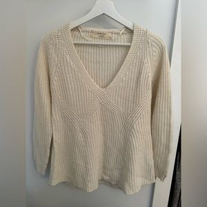 Off white knit sweater. Zara size S
